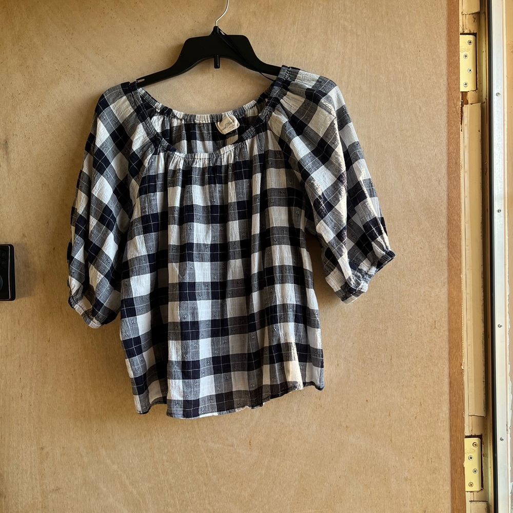 Universal threads plaid gauze top